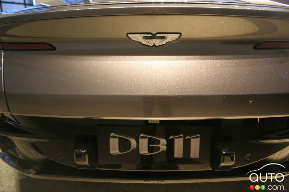 Écusson du modèle de l'Aston Martin DB11