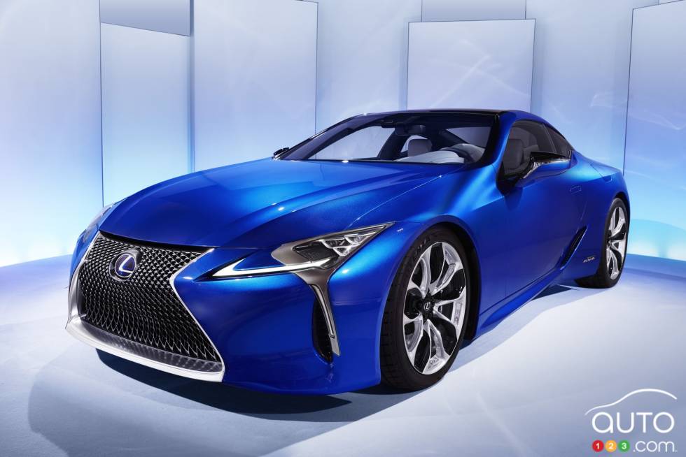2017 Lexus LC 500h front 3/4 view