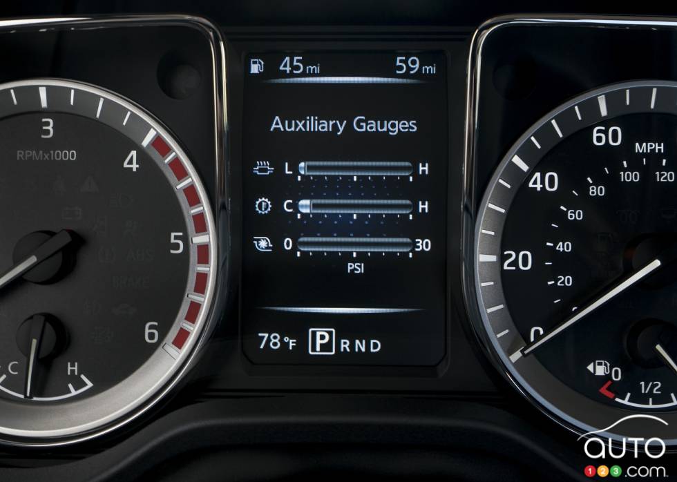2017 Nissan TITAN Single Cab gauge cluster