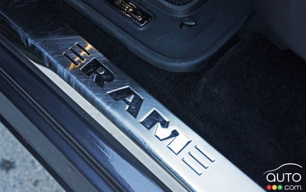 2017 Ram 1500 EcoDiesel Crew Cab Laramie Limited 4X4 door sill