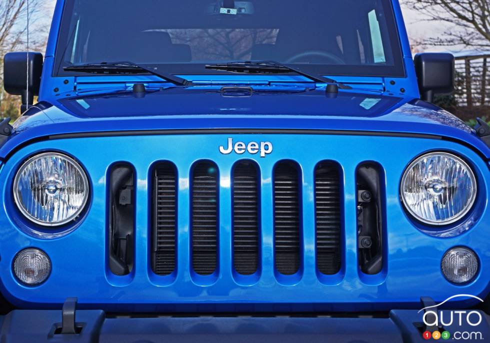 2016 Jeep Wrangler Sport S front grille
