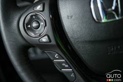 2016 Honda Pilot Touring steering wheel mounted audio controls