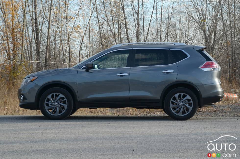 2016 Nissan Rogue SL AWD side view