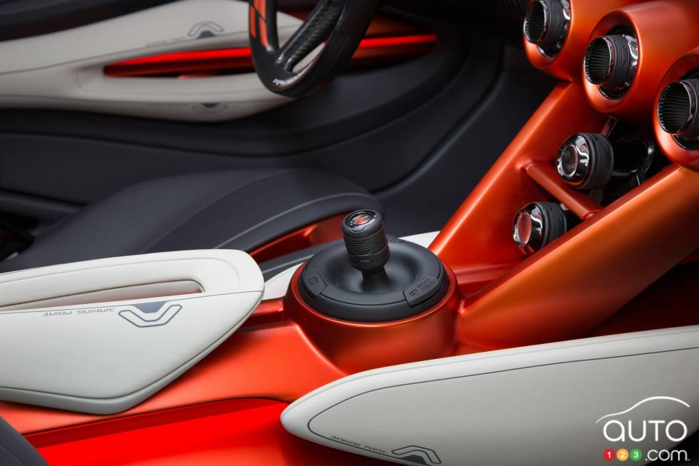Nissan Gripz Concept shift knob
