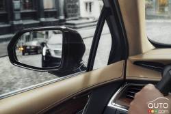 2017 Cadillac XT5 blind spot monitoring