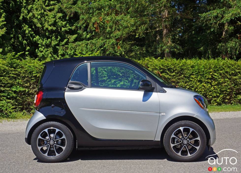 2016 Smart ForTwo Coupe Passion side view