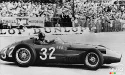 Argentinian racing driver Juan Manuel Fangio (1911 - 1995) driving a Maserati 250F in the Monaco Grand Prix, Monte Carlo, 19th May 1957. He finished in first place. (Photo by Keystone/Hulton Archive/Getty Images) 