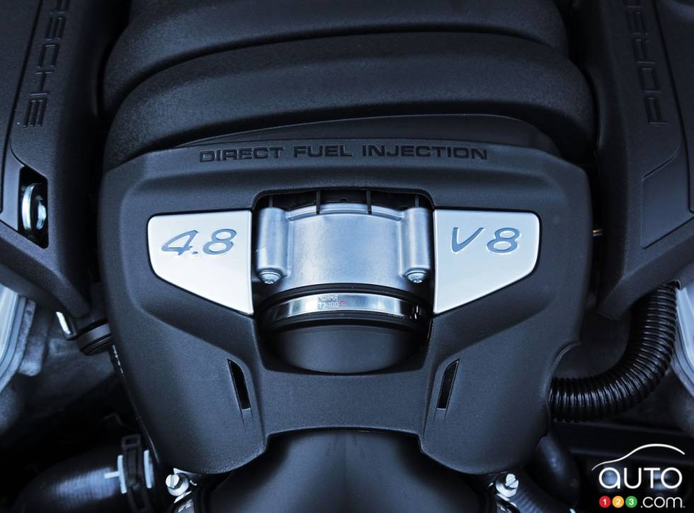 2016 Porsche Panamera GTS engine detail