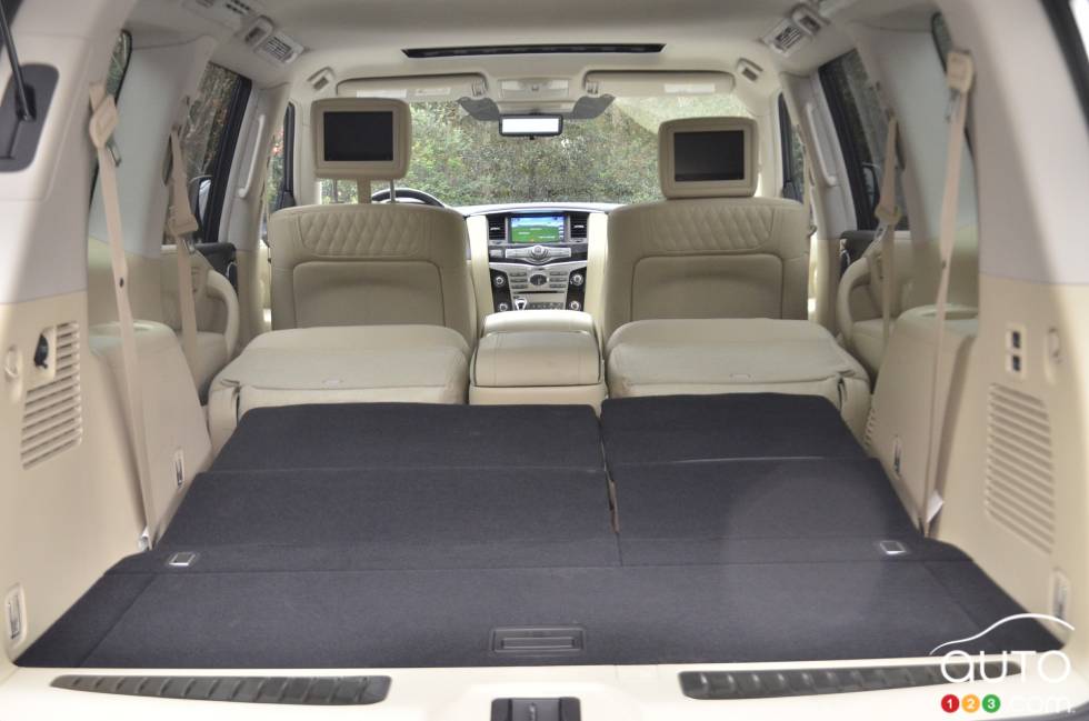 Trunk with lowered rear seat