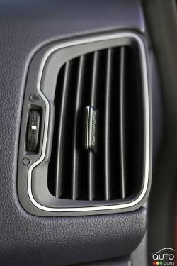 2016 Kia Rio 5 SX interior details