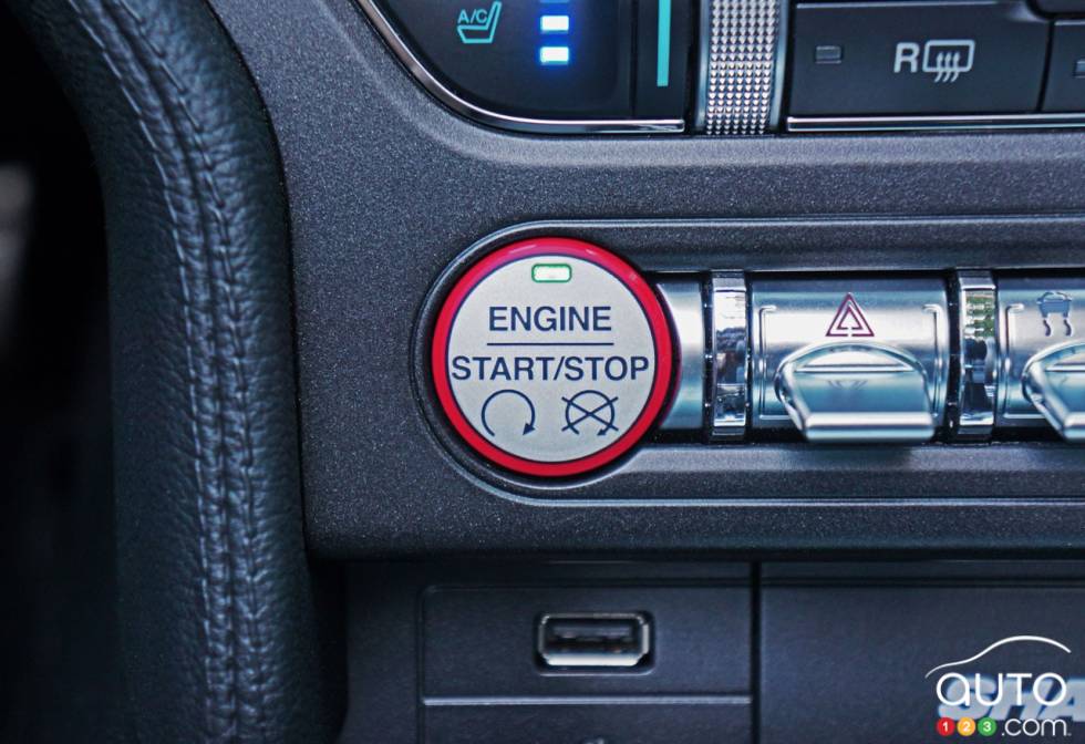 Bouton de démarrage et arrêt du moteur de la Ford Mustang GT 2016