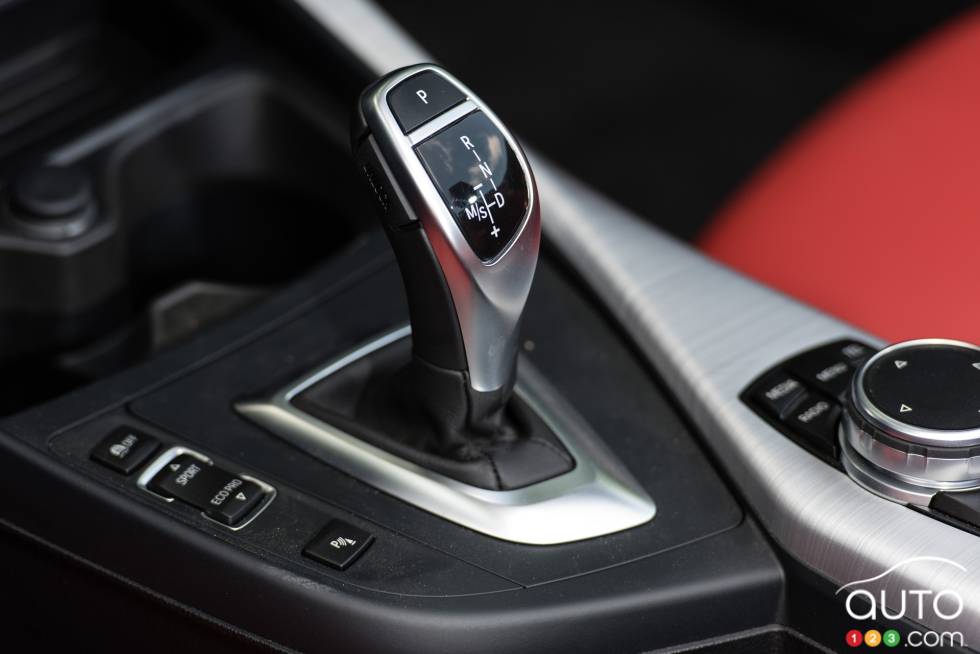 2015 BMW 228i xDrive Cabriolet shift knob