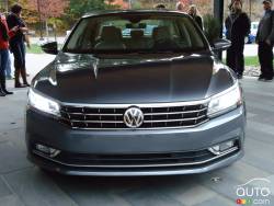 Vue de face de la Volkswagen Passat 2016