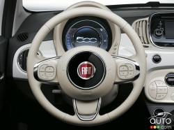 2016 Fiat 500 Convertible steering wheel