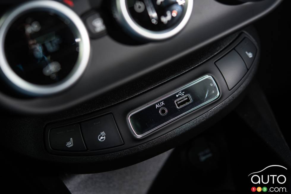 2016 Fiat 500x USB connection