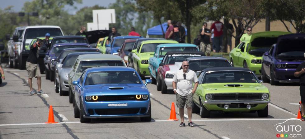 Modern vs Old school muscle car