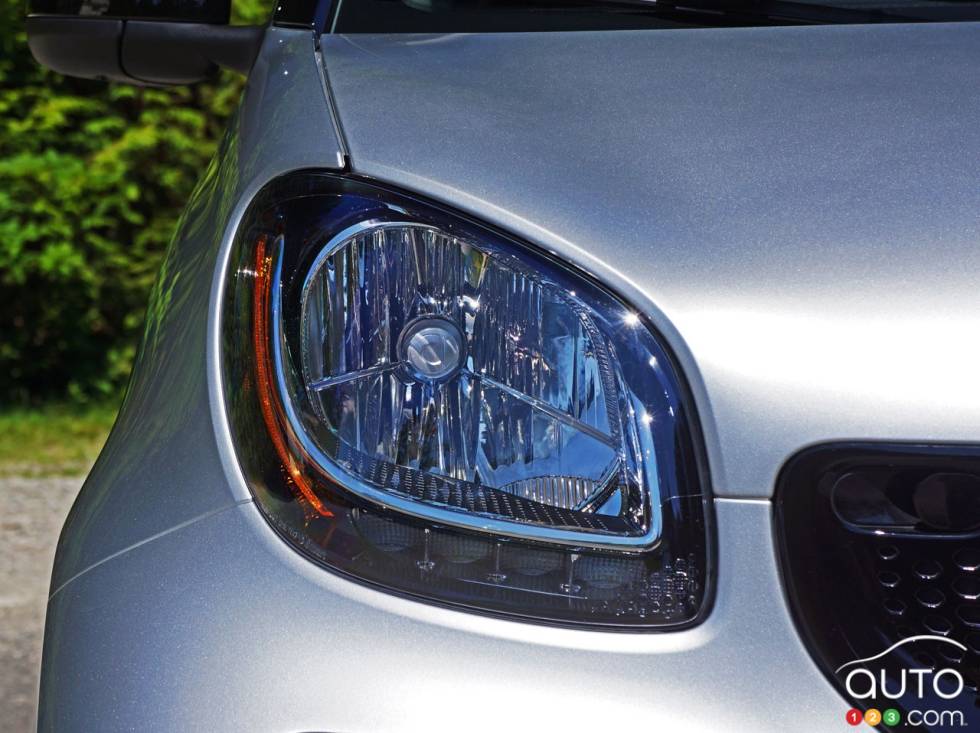 2016 Smart ForTwo Coupe Passion headlight