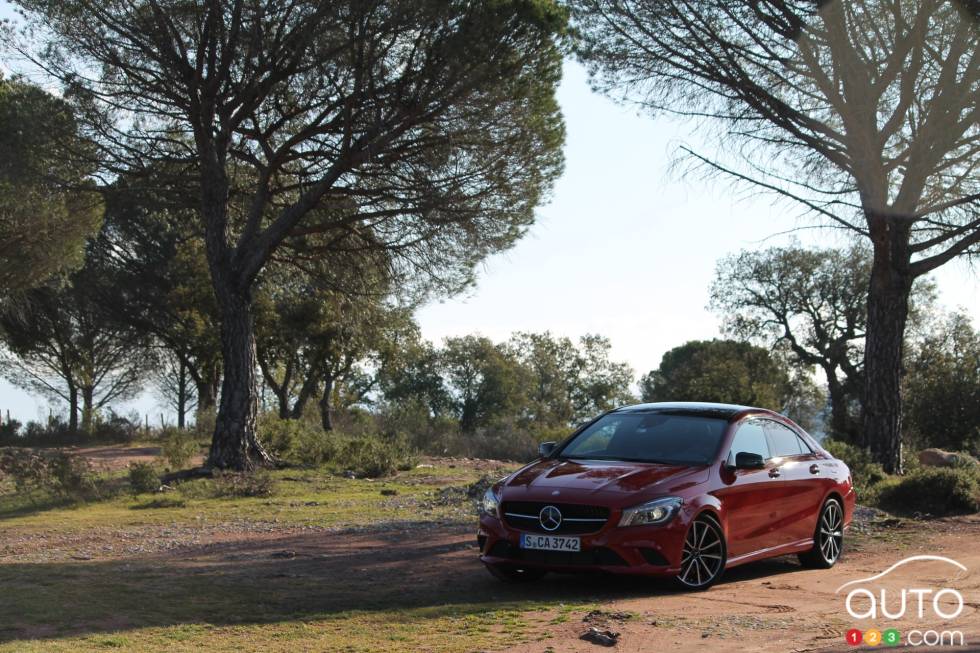 Vue 3/4 avant gauche éloignée