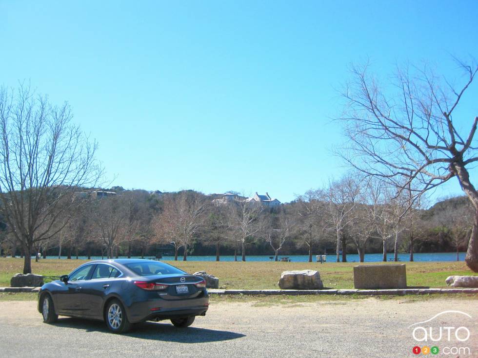 Vue 3/4 arrière éloignée