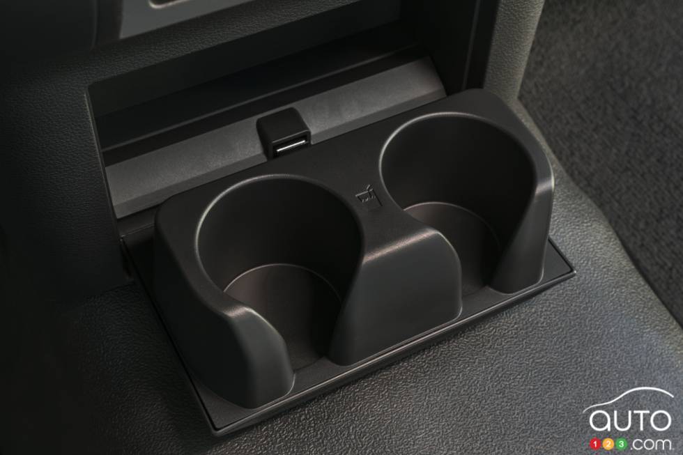 2017 Nissan TITAN XD Single Cab interior details