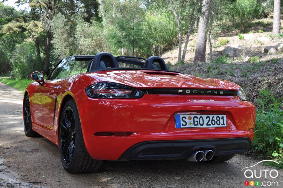 2017 Porsche 718 Boxster S rear 3/4 view
