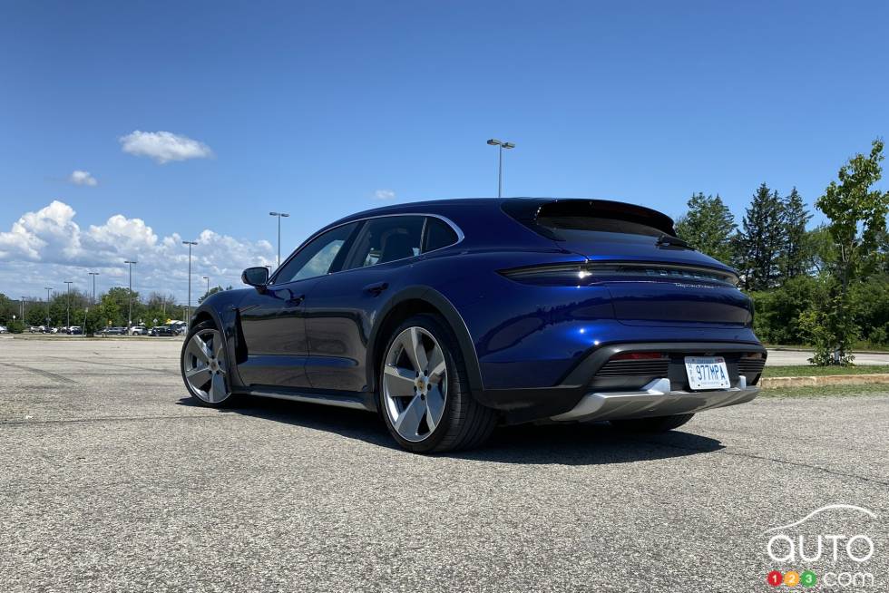 Nous conduisons la Porsche Taycan Turbo Cross Turismo 2021