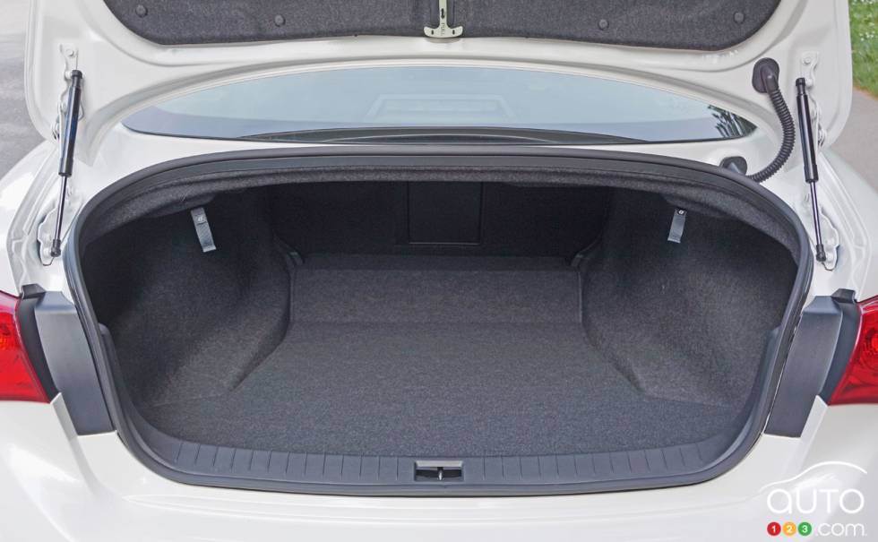 2016 Infiniti Q50s Red Sport trunk
