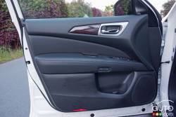 2016 Nissan Pathfinder Platinum door panel