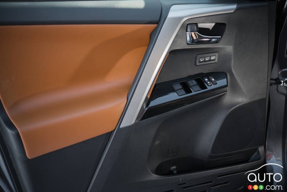 Panneau de porte du Toyota Rav4 AWD Limited 2016
