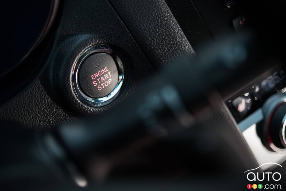 Bouton de démarrage et arrêt du moteur de la Subaru legacy 2.5i Touring 2016