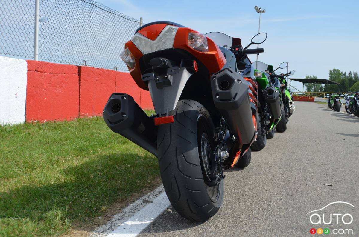 2014 Kawasaki Ninja ZX-14R ABS pictures | Auto123
