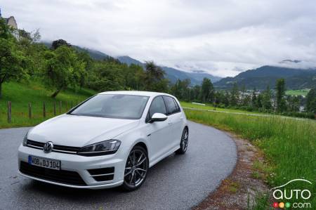 2015 Volkswagen Golf R pictures