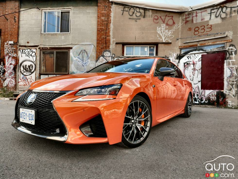 2016 Lexus GS F front 3/4 view