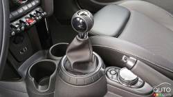 2016 MINI Cooper S 5-door shift knob
