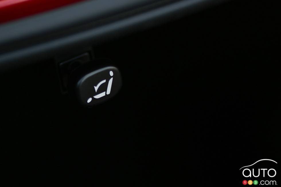 levier pour abaisser les sièges arrières