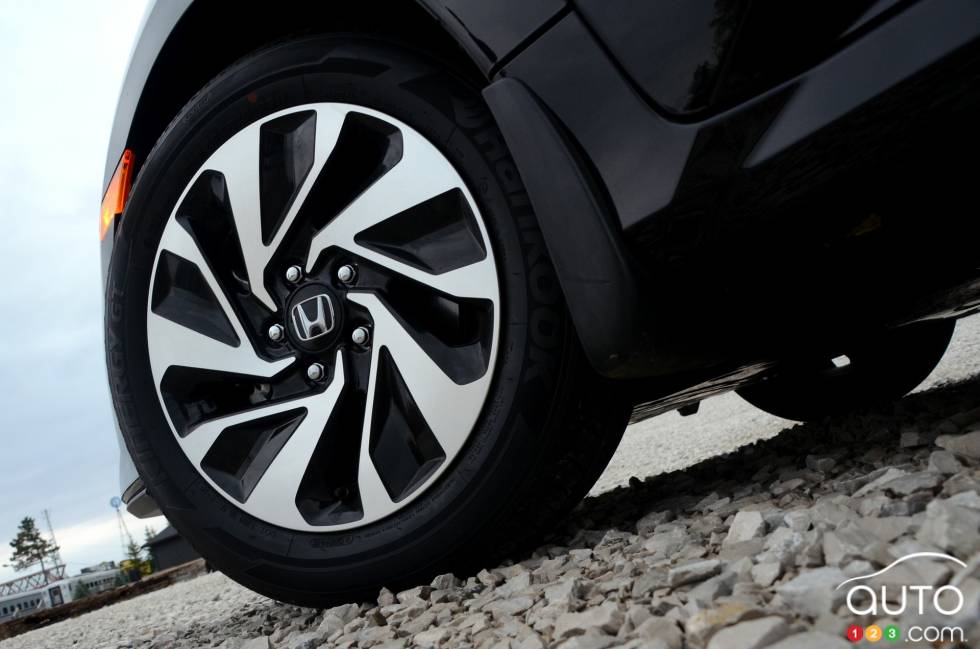 2017 Honda Civic Hatchback wheel