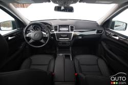 Tableau de bord et sièges avant