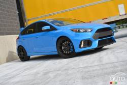 2017 Ford Focus RS front 3/4 view