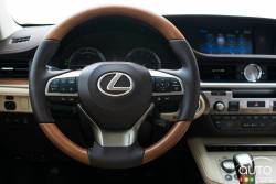 2016 Lexus ES 300h steering wheel