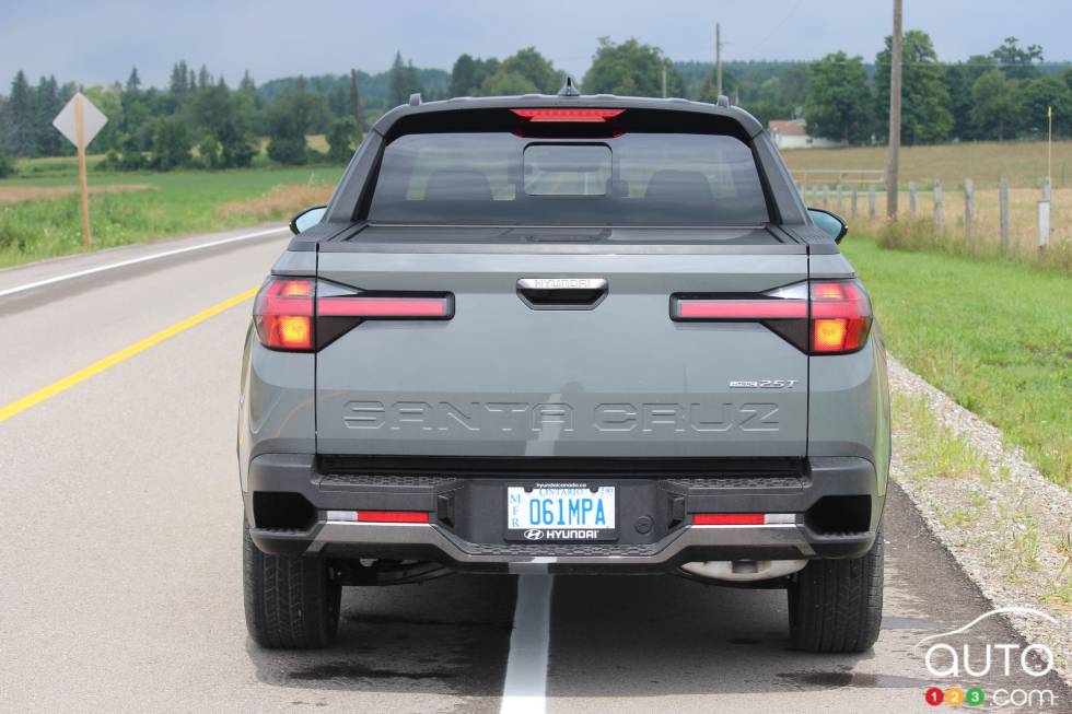 We drive the 2022 Hyundai Santa Cruz 