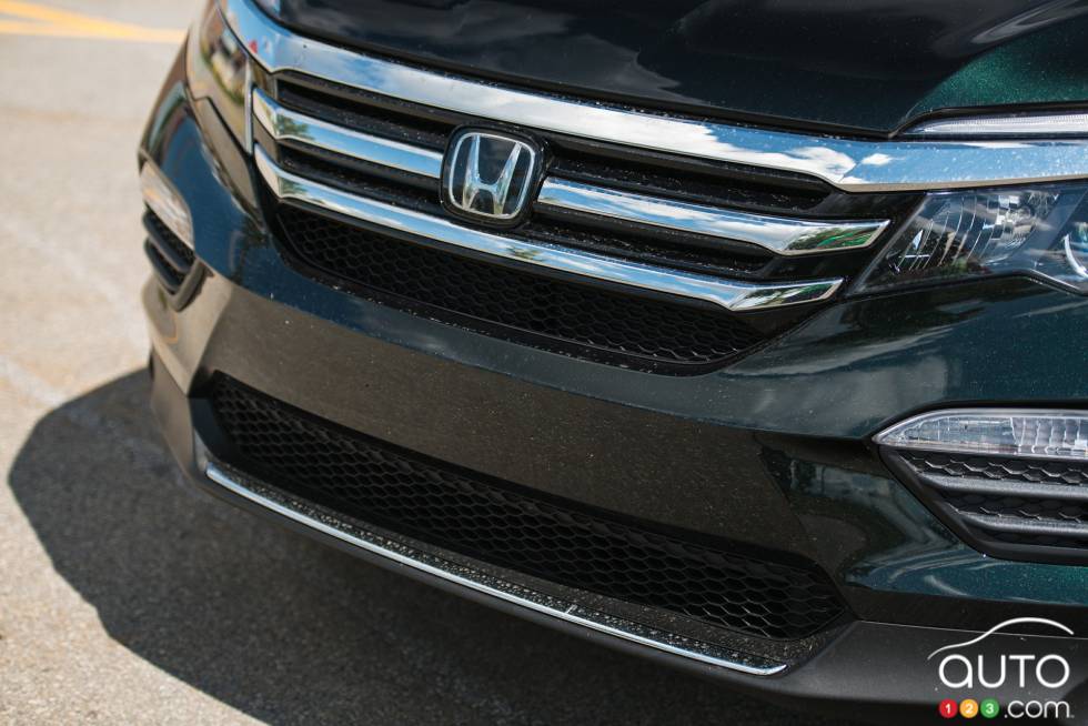Calandre avant du Honda Pilot Touring 2016