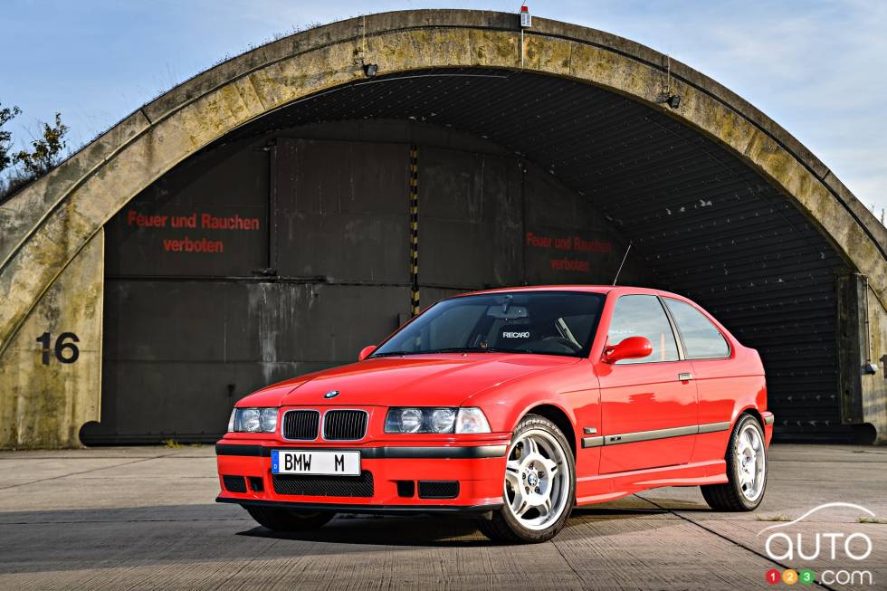 BMW E36 M3 front 3/4 view