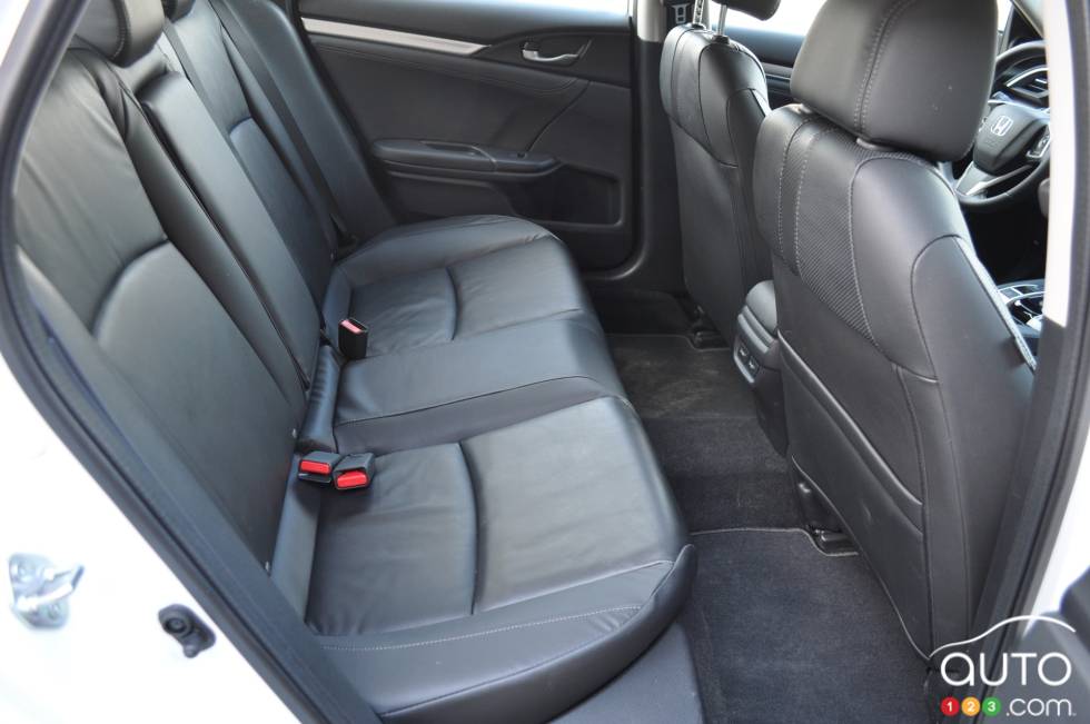 Banquette arrière de la Honda Civic Touring 2016
