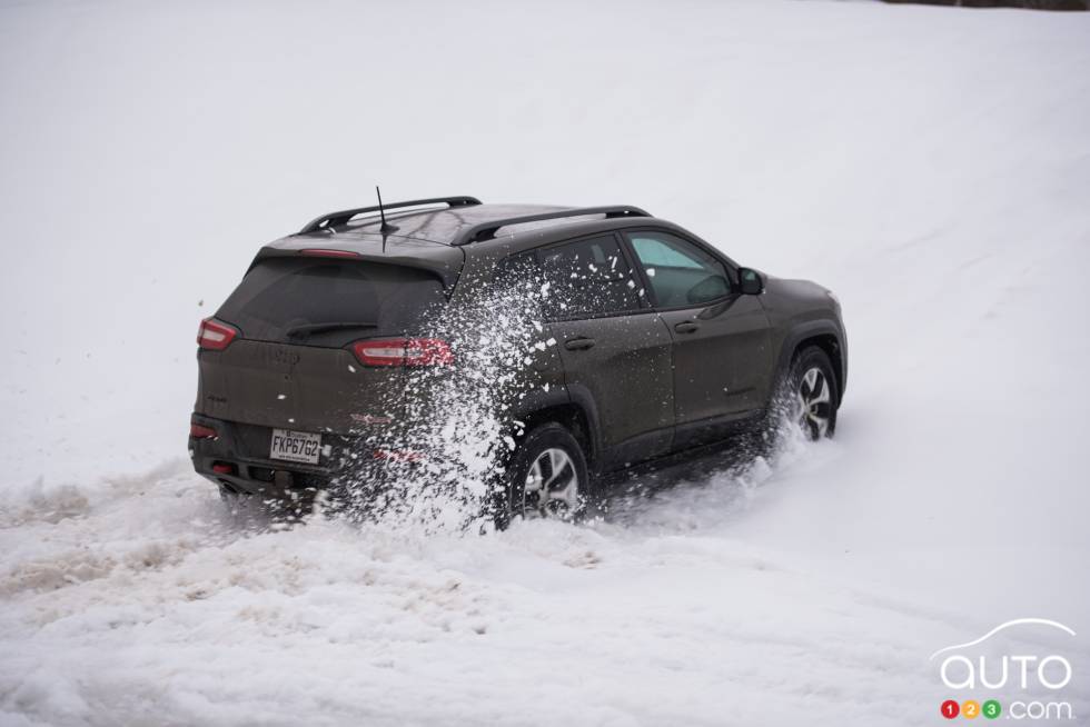 2016 Jeep Cherokee Trailhawk playing in the snow