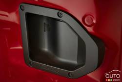The standard Air-Grabber‚ intake system features a significantly larger air box that is sealed and ducted to the Demon Air-Grabber‚ hood scoop.
