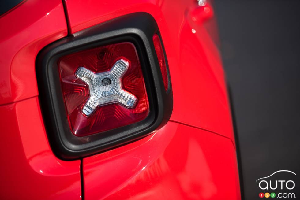 Feux arrière du Jeep Renegade 2016