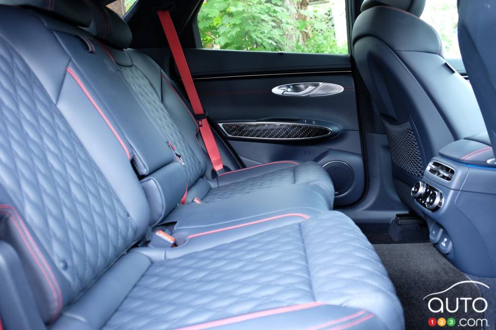 We drive the 2022 Genesis GV70
