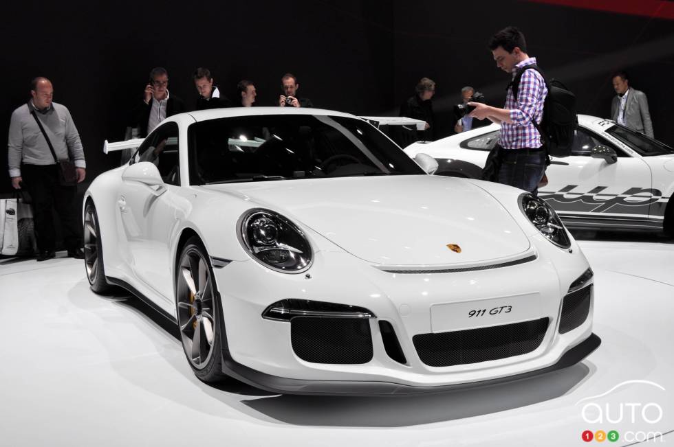 Vue avant 3/4 de la Porsche 911 GT3 2014