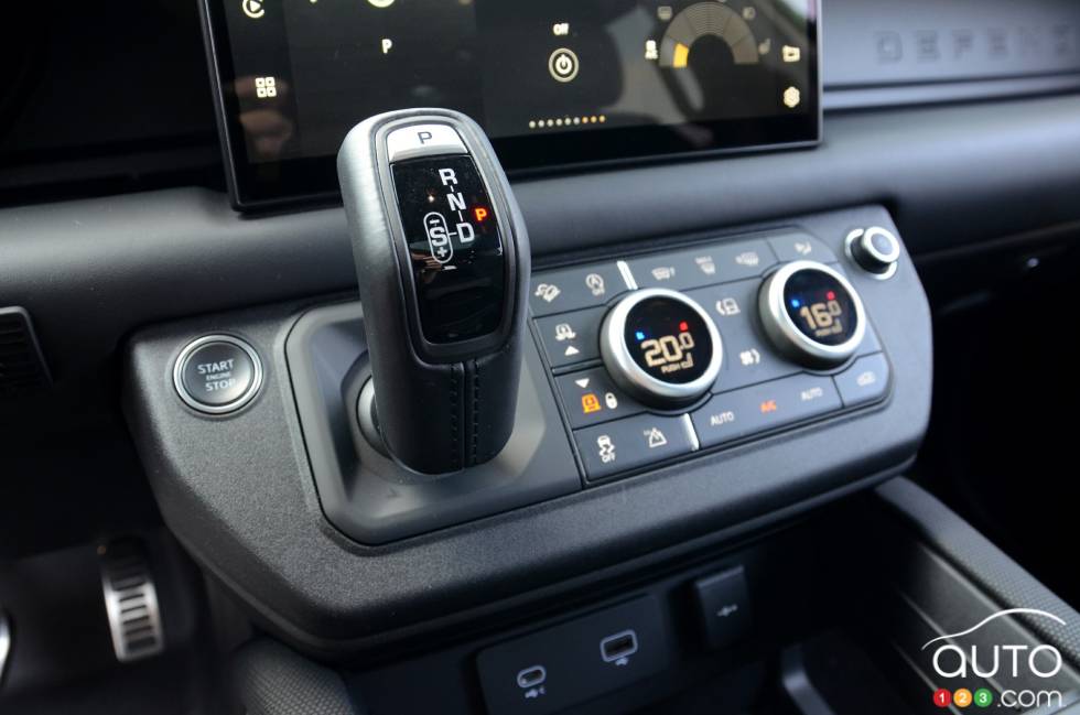 Nous conduisons le Land Rover Defender 110 2022 essai routier
