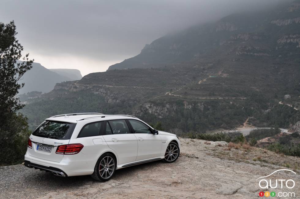 Vue 3/4 arrière droit, familiale